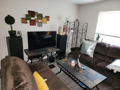 3035 Gilbert Ave, Cincinnati, OH, 45206-1047 | Card Image