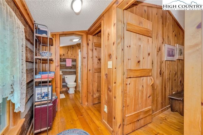 This level offers 2 bedrooms and a second full bath. | Image 17