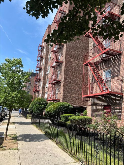 apt-4k-33 90th St, Jackson Heights, NY, 11372-1602 | Card Image