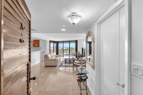 908-2000 Towerside Ter, Miami, FL, 33138-2224 | Card Image