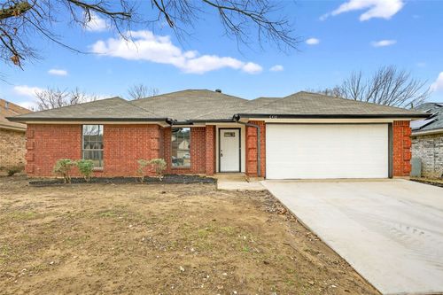 6410 Running Creek Dr, Arlington, TX, 76001-7529 | Card Image