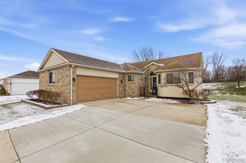 42925 N Hampton Dr, Sterling Heights, MI, 48314-2814 | Card Image