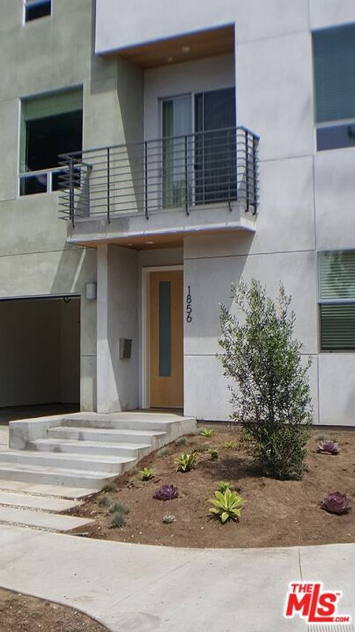 11733 Missouri Ave, West Los Angeles, CA, 90025-1818 | Card Image