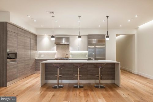 apt-2-725 Chestnut St, PHILADELPHIA, PA, 19106-2352 | Card Image