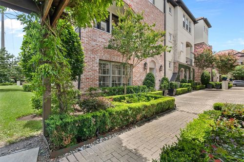 1156 Mosaico Ln, Houston, TX, 77055-6679 | Card Image