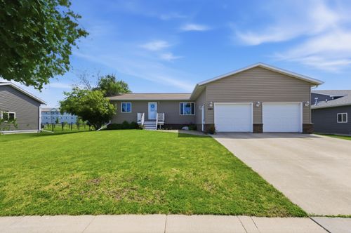 1006 28th Ave Ne, ABERDEEN, SD, 57401-1104 | Card Image