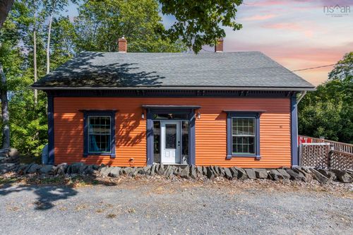 40 Pleasant St, Bear River, NS, B0S0A9 | Card Image