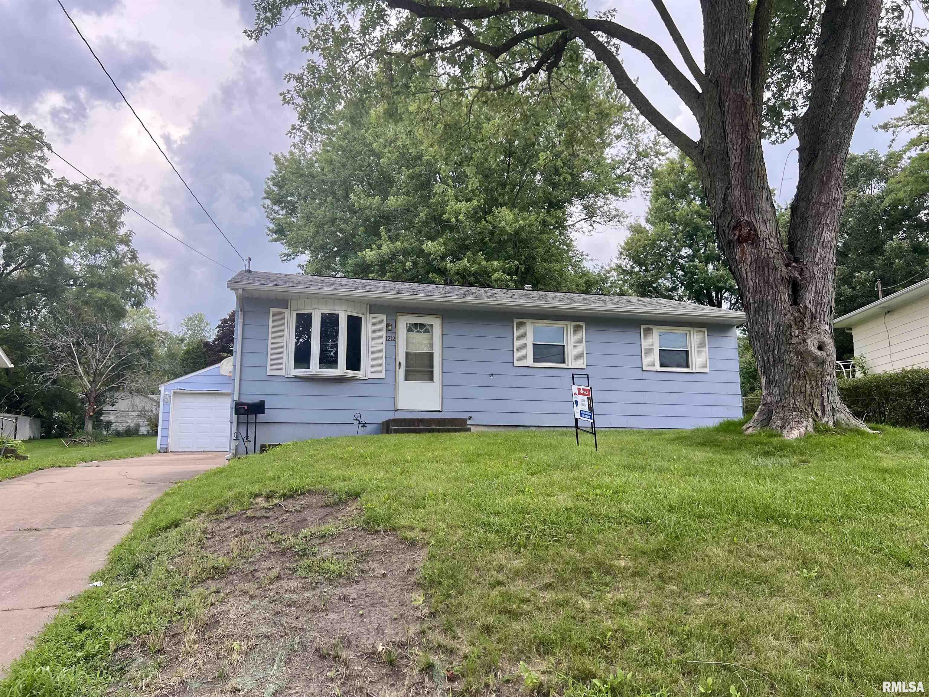 Clark St, Davenport, IA 52804