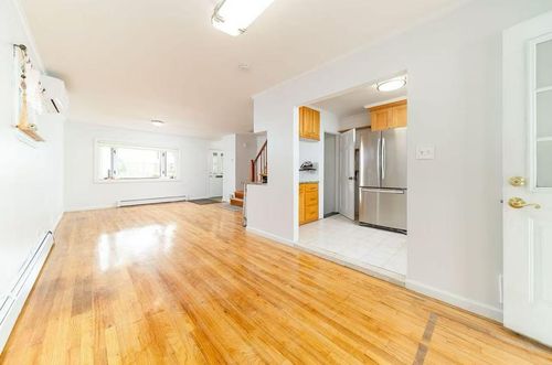 40 202nd St, Bayside, NY, 11361-1841 | Card Image