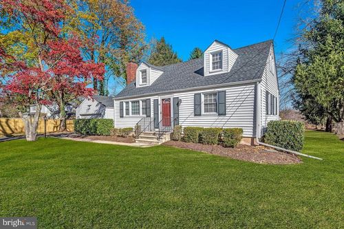 17 Montgomery Ave, Rocky Hill, NJ, 08553-1011 | Card Image