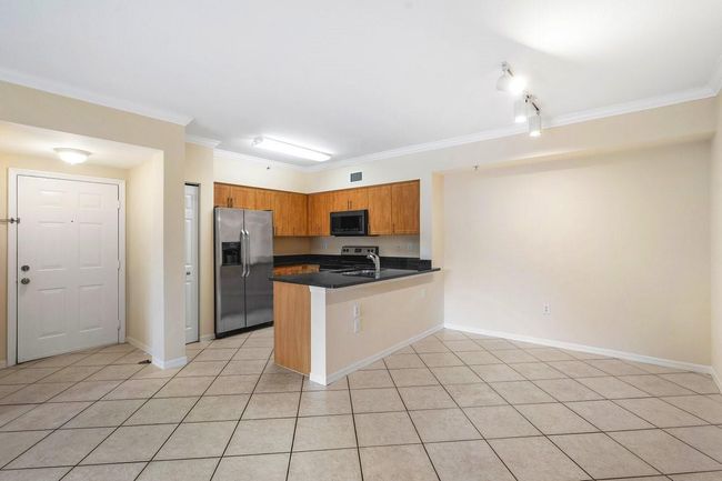 APT-208 - 6492 Emerald Dunes Dr, Condo with 3 bedrooms, 2 bathrooms and null parking in West Palm Beach FL | Image 4