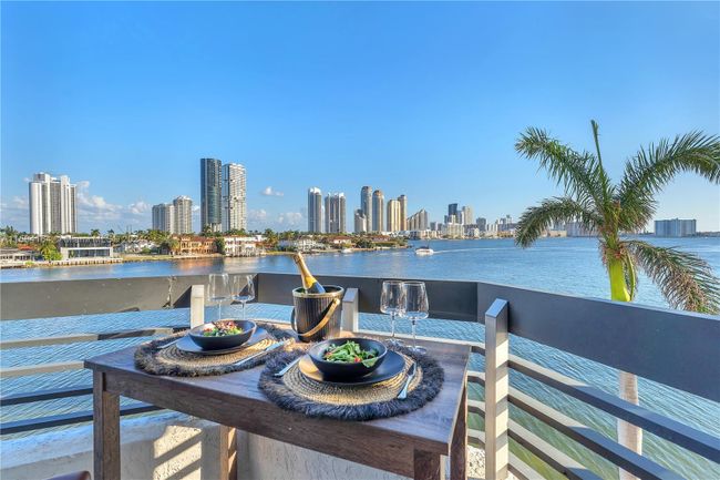 412 - 19101 Mystic Pointe Dr, Condo with 3 bedrooms, 3 bathrooms and null parking in Aventura FL | Image 1