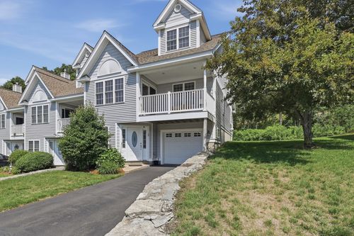 90-90 Carrington Ln, Uxbridge, MA, 01569-3215 | Card Image