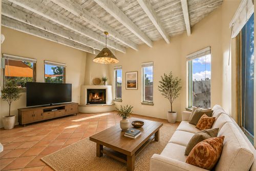 5 Sombra Ct, Santa Fe, NM, 87508-8783 | Card Image