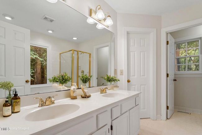 33-5-Wembley-Ct-2056570_33 - Bathroom - | Image 13