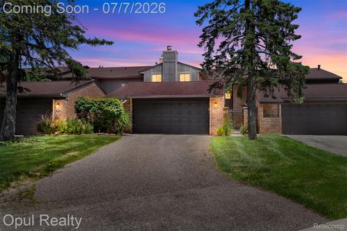 3961 Chablis St, West Bloomfield, MI, 48323-3026 | Card Image