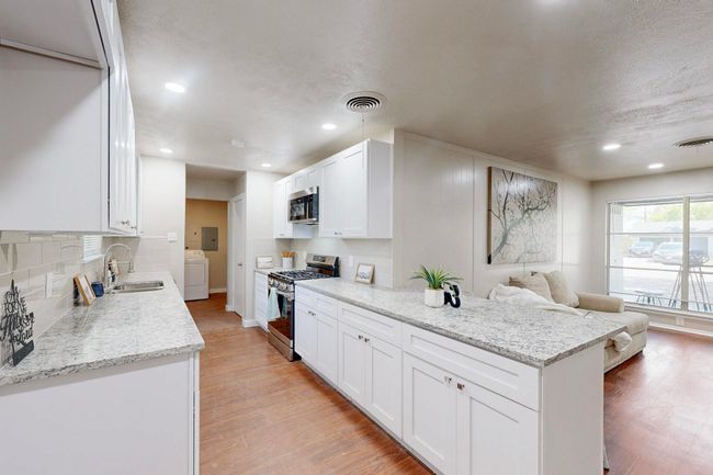 128 Se Gardens Blvd, House other with 3 bedrooms, 2 bathrooms and null parking in Burleson TX | Image 17