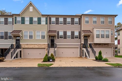 484 Rowan St, WARMINSTER, PA, 18974-5229 | Card Image