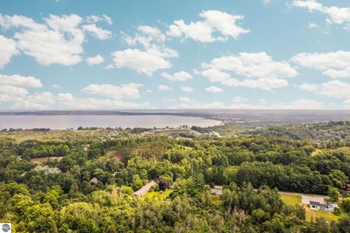13596 S High Point Dr, Traverse City, MI, 49684-5534 | Card Image