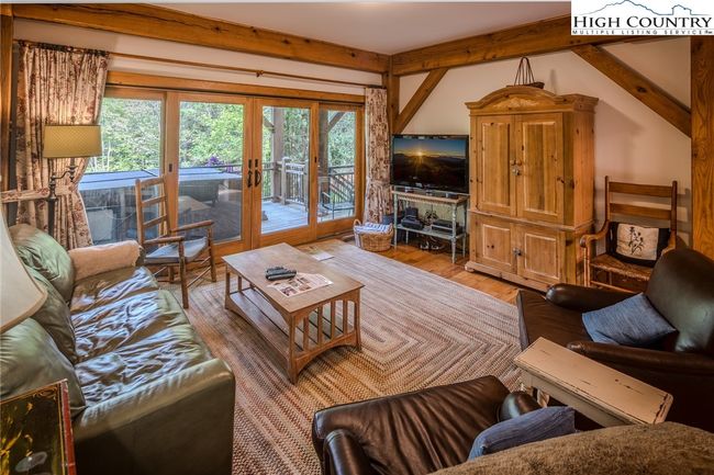 Living Area on First Level | Image 7