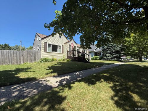 2013 Griswold St, Port Huron, MI, 48060-5549 | Card Image