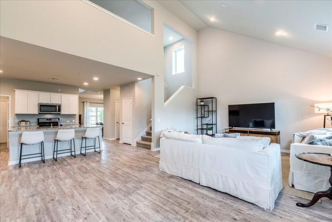 Open floor plan great for entertaining | Image 14