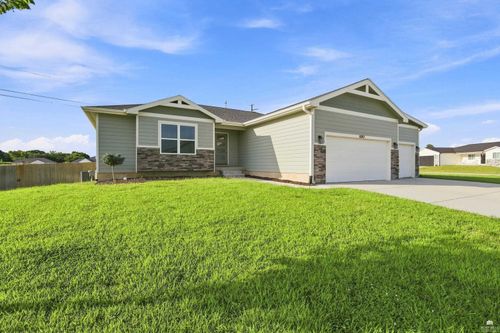 8397 Zacs Ct, Manhattan, KS, 66502-8320 | Card Image