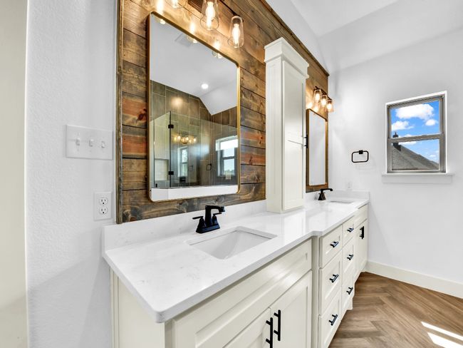 10016 Valley Oak Ct, House other with 5 bedrooms, 2 bathrooms and null parking in Springtown TX | Image 15