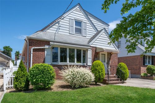 8123 260th St, Glen Oaks, NY, 11004-1401 | Card Image