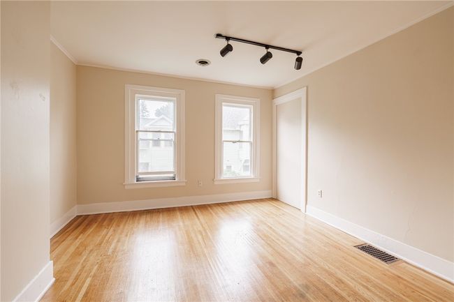 APT-4 - 18 Vick Park B, Condo with 2 bedrooms, 1 bathrooms and null parking in Rochester NY | Image 5