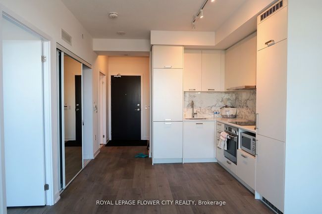 1715 - 10 Honeycrisp Cres, Condo with 2 bedrooms, 1 bathrooms and null parking in Vaughan ON | Image 10