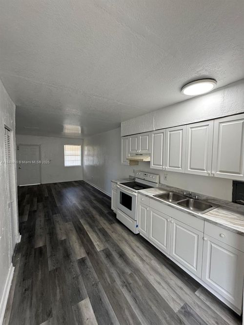 3221-3221 Nw 48th St, Miami, FL, 33142-3381 | Card Image