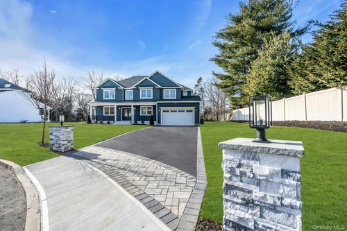 3 Carmine Ct, Commack, NY, 11725-2000 | Card Image