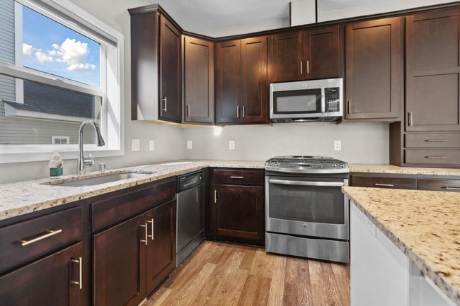 2908 Mark Twain Dr, House other with 3 bedrooms, 3 bathrooms and null parking in Chaska MN | Image 11