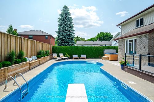 2112 Lorraine Dr, Peterborough, ON, K9L1X4 | Card Image