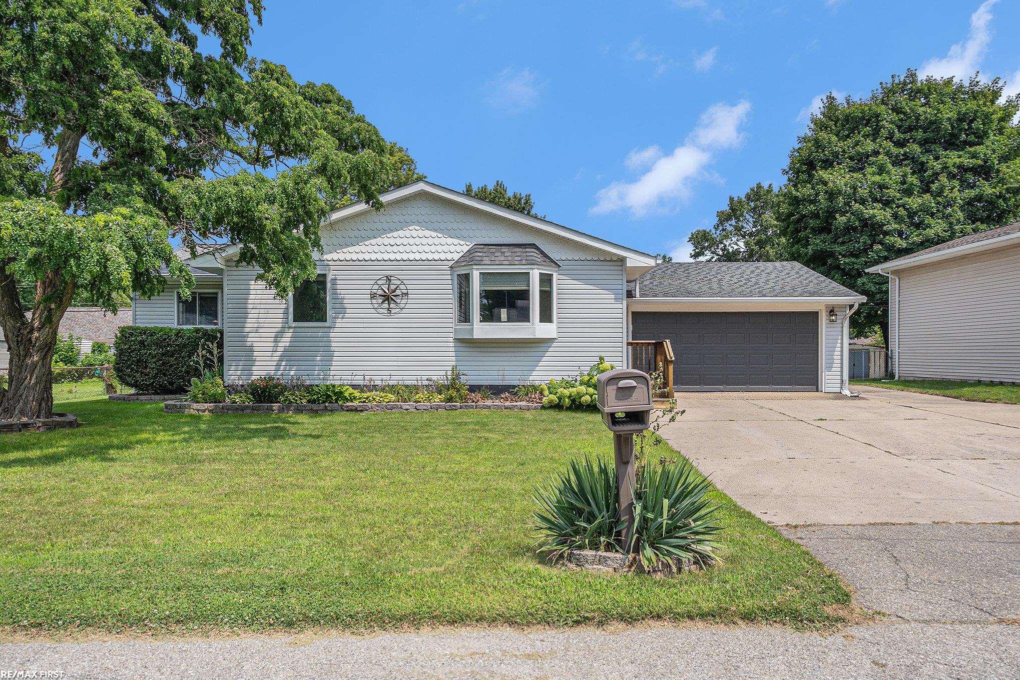 Glenalda Dr, Clarkston, MI 48346