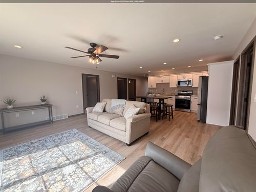 216 34th Ave W, Spencer, IA, 51301-2312 | Card Image