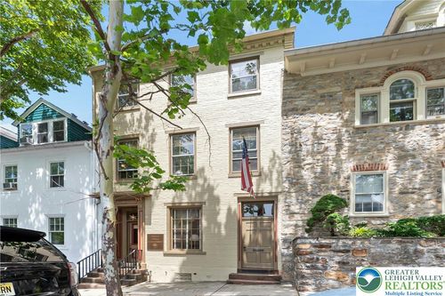 72 W Market St, BETHLEHEM, PA, 18018-5703 | Card Image