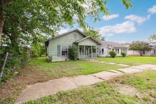 1806 1st St, Brownwood, TX, 76801-4210 | Card Image