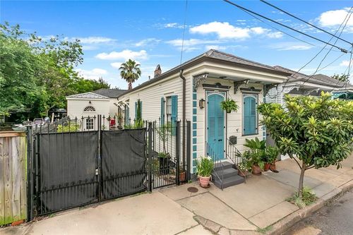 1026 France St, New Orleans, LA, 70117-5331 | Card Image