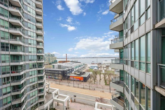 1017 - 230 Queens Quay W, Condo with 2 bedrooms, 1 bathrooms and null parking in Toronto ON | Image 29