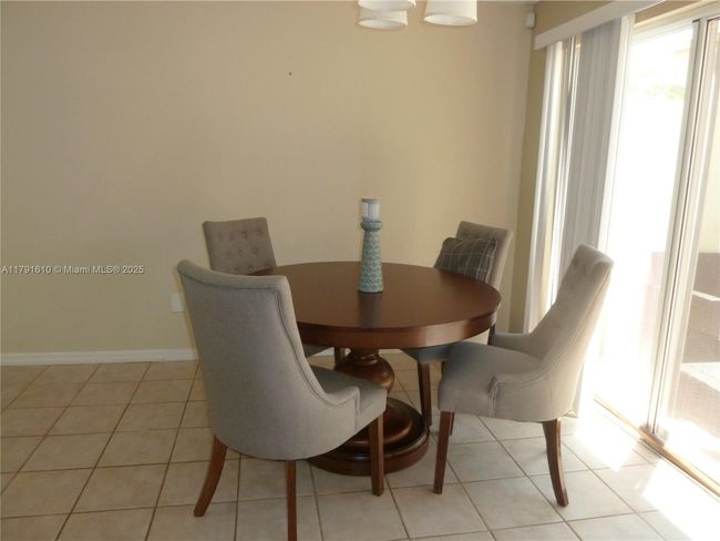 17050 Nw 22 Nd St, Townhouse with 3 bedrooms, 3 bathrooms and null parking in Pembroke Pines FL | Image 7