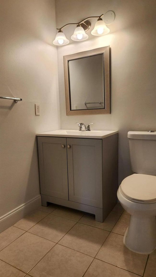 164 Meadows Dr, Home with 3 bedrooms, 2 bathrooms and null parking in Boynton Beach FL | Image 12