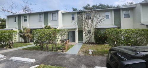 765-765 Crystal Lake Dr, Deerfield Beach, FL, 33064-1962 | Card Image