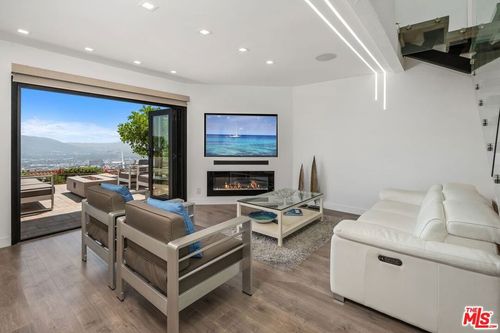 1703 Camino De Villas, Burbank, CA, 91501 | Card Image