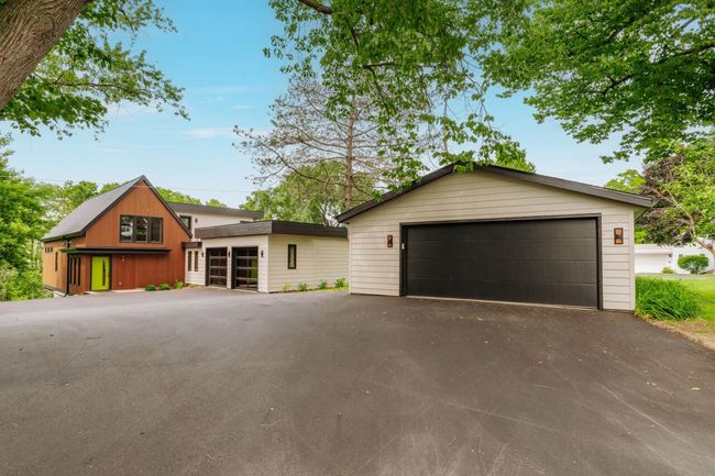 N53W34235 Road Q, House other with 4 bedrooms, 3 bathrooms and null parking in Okauchee WI | Image 4