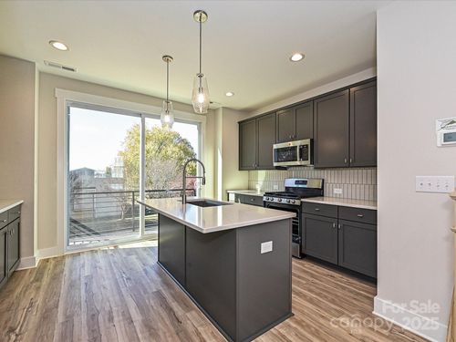 eqx1666-916 Callahan St, Charlotte, NC, 28206 | Card Image