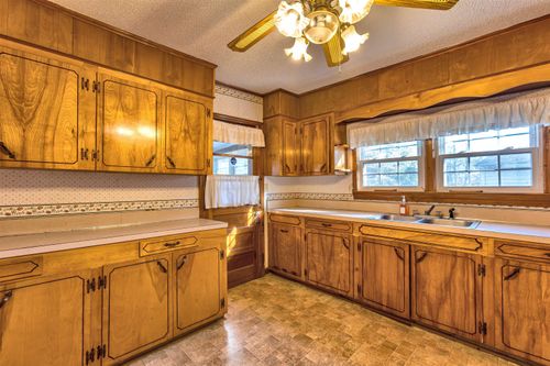 182 Garvin Lake Rd, Gaffney, SC, 29340-5116 | Card Image