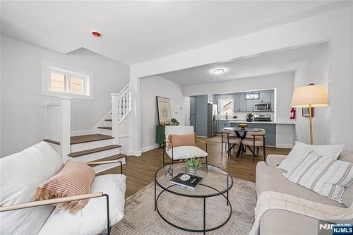 18 Hilton Ave, Maplewood, NJ, 07040-2921 | Card Image