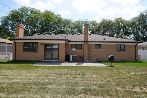 8115 Busch, Center Line, MI, 48015-1578 | Card Image